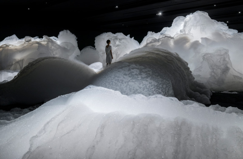 22.12.2013-foam-by-kohei-nawa-at-the-aichi-triennial-designboom-05