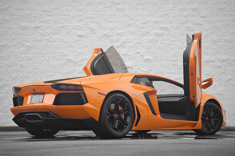Orange_Lamborghini_Aventador_LP700_(13958653933)